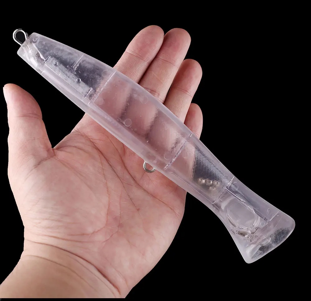 un señuelo de pesca transparente diseñado para una captura efectiva