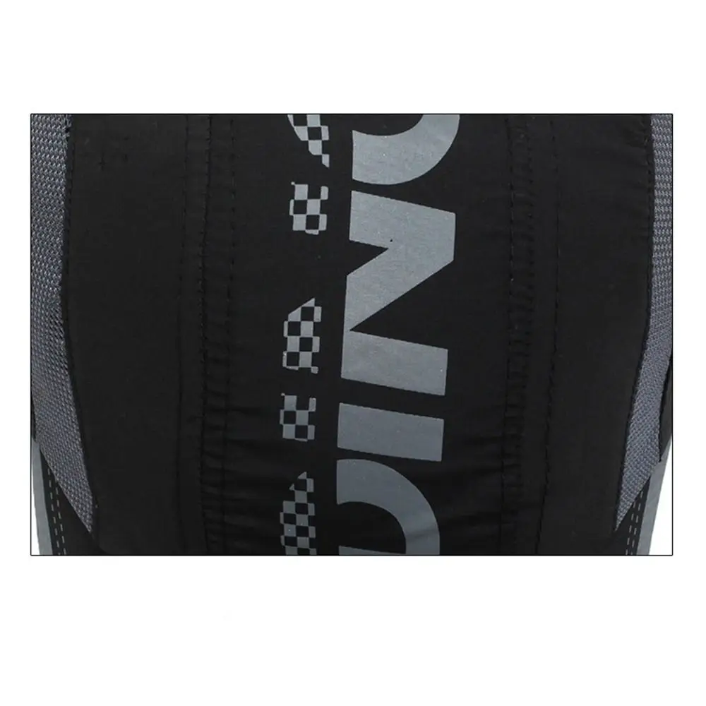 Una bolsa deportiva elegante y funcional diseñada para conveniencia y rendimiento