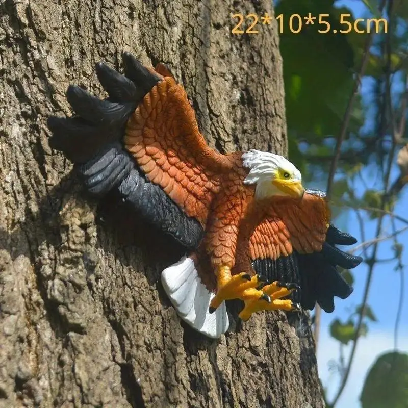 Figura de águila en vuelo – Adorno colgante de resina artesanal - imagen 2