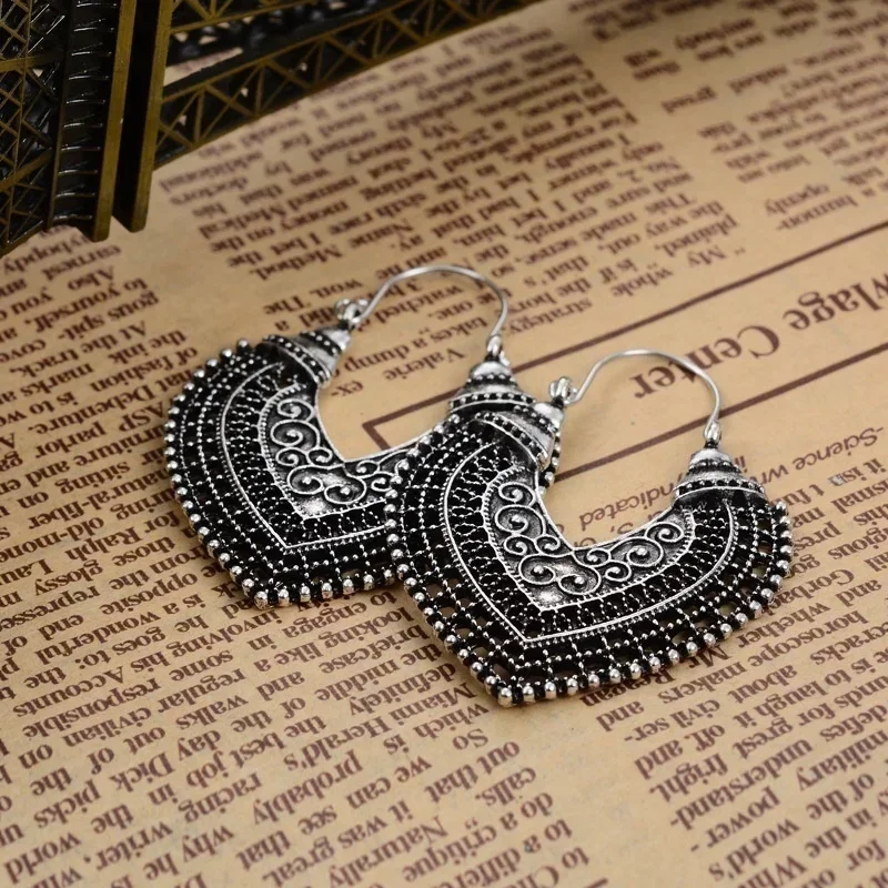 New Creative Fashion Ethnic Vintage Jewelry Carving Hollow Gypsy Big Heart Dangle Drop Carved Indian Earrings Accessories Gifts