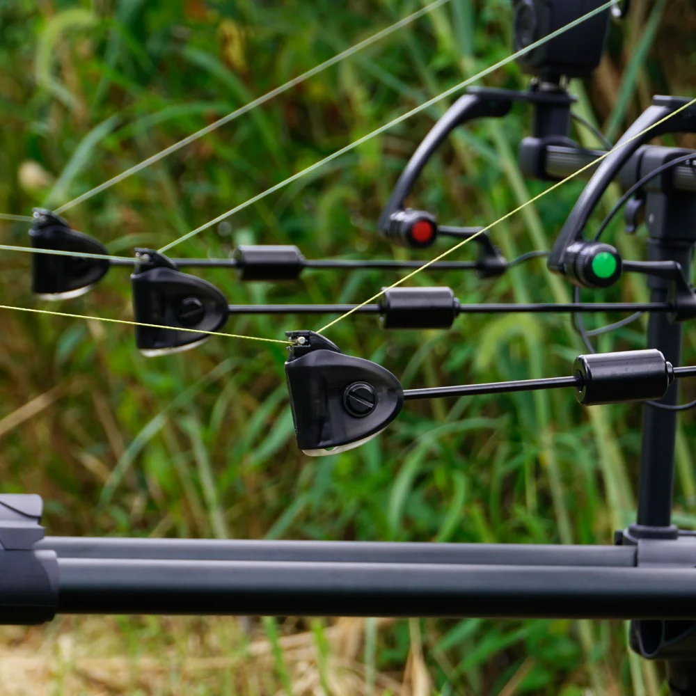 Hirisi Juego de Swinger de pesca de carpa con luz LED - Indicador de alarma de pesca en estuche B2005 Accesorios de pesca - imagen 2