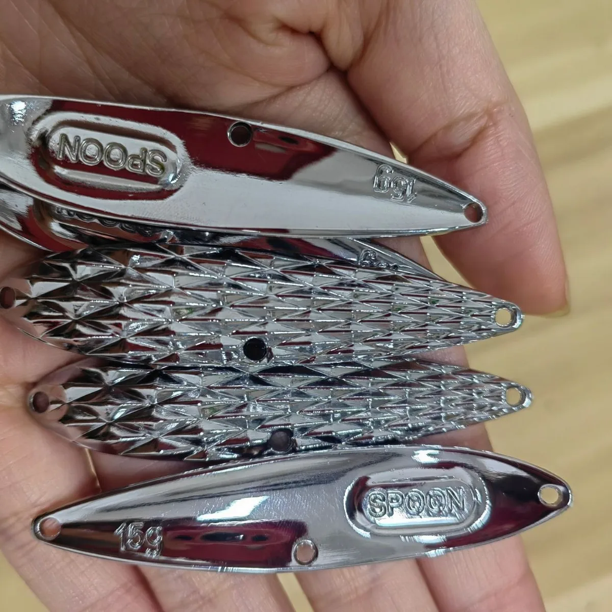 Señuelo Artificial de pesca, cucharas de sanguijuela de piña, plantillas de Metal, cebo de 15g, señuelos de pescado, anzuelo triple, 1 pieza en oferta - imagen 3