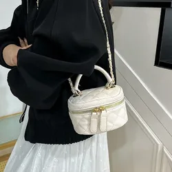 Mini bolso tipo cubo de cuero acolchado con diamantes, bolso cruzado con patrón de cuadros multicolor y correa para el hombro con cadena dorada