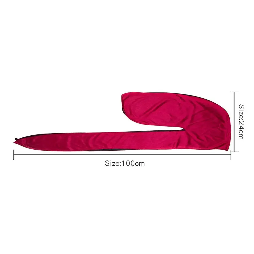 Experiencia elegancia con nuestra bufanda roja vibrante que mide 100 cm de longitud y 24 cm de ancho
