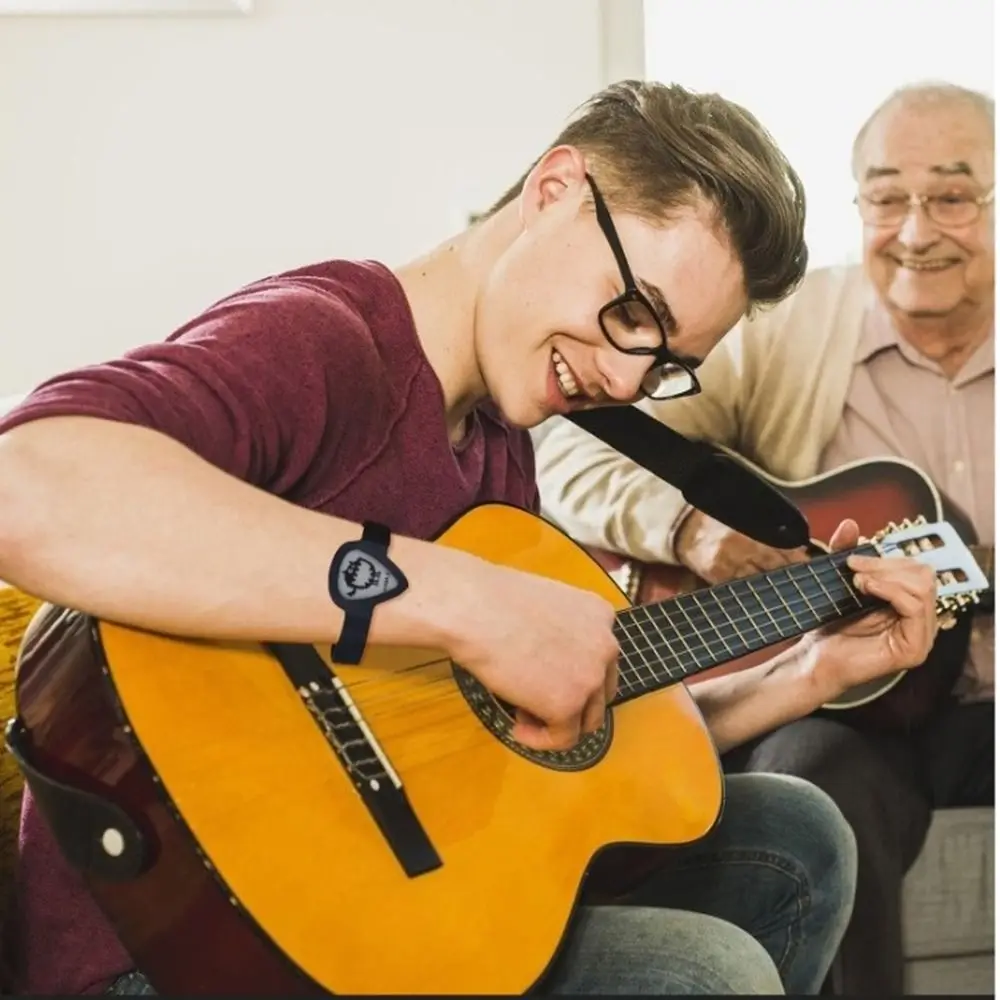 Pulsera de púas de guitarra resistente al agua, Mini soporte de púas de guitarra de goma, correa de muñeca, pulsera con soporte para púas de guitarra con personalidad elegante - imagen 4
