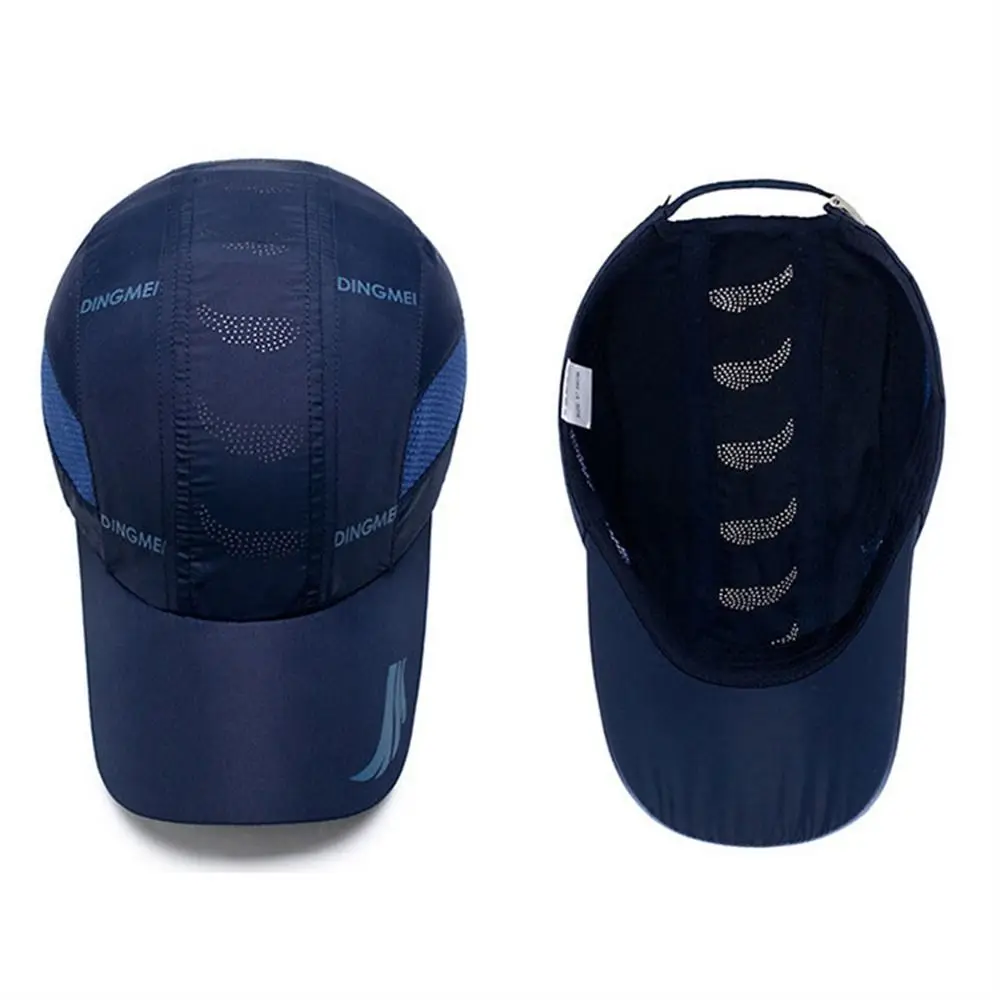 Elegante y funcional Esta gorra azul marina ofrece comodidad y estilo para cualquier ocasión