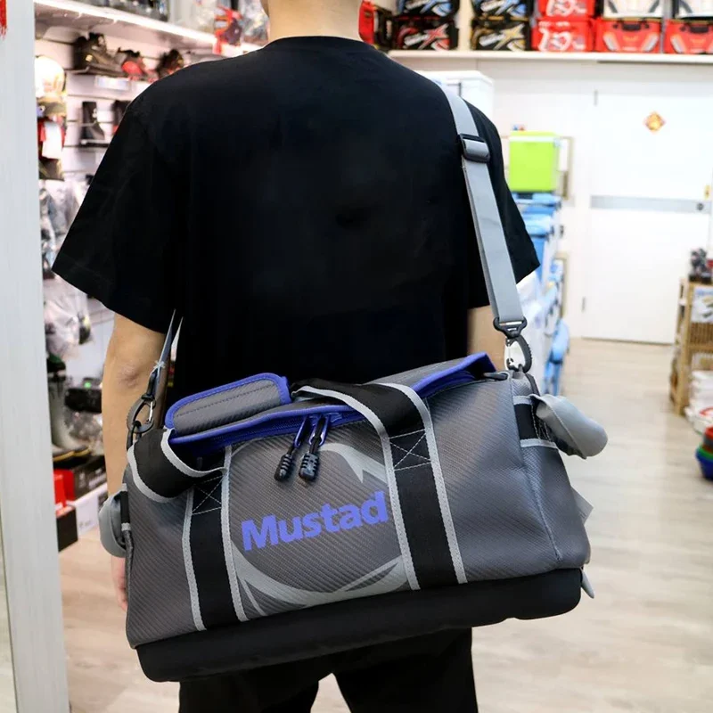 MUSTAD-Bolsa de Pesca multifuncional para barco, bolso de gran capacidad de PVC, impermeable, con estuche para señuelos, para Pesca de peces, 28/55L - imagen 5