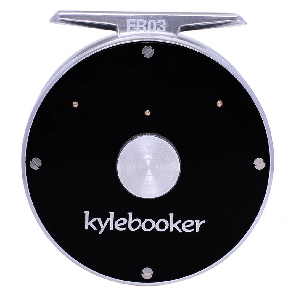 Un tocadiscos de KyleBook en negro y plateado