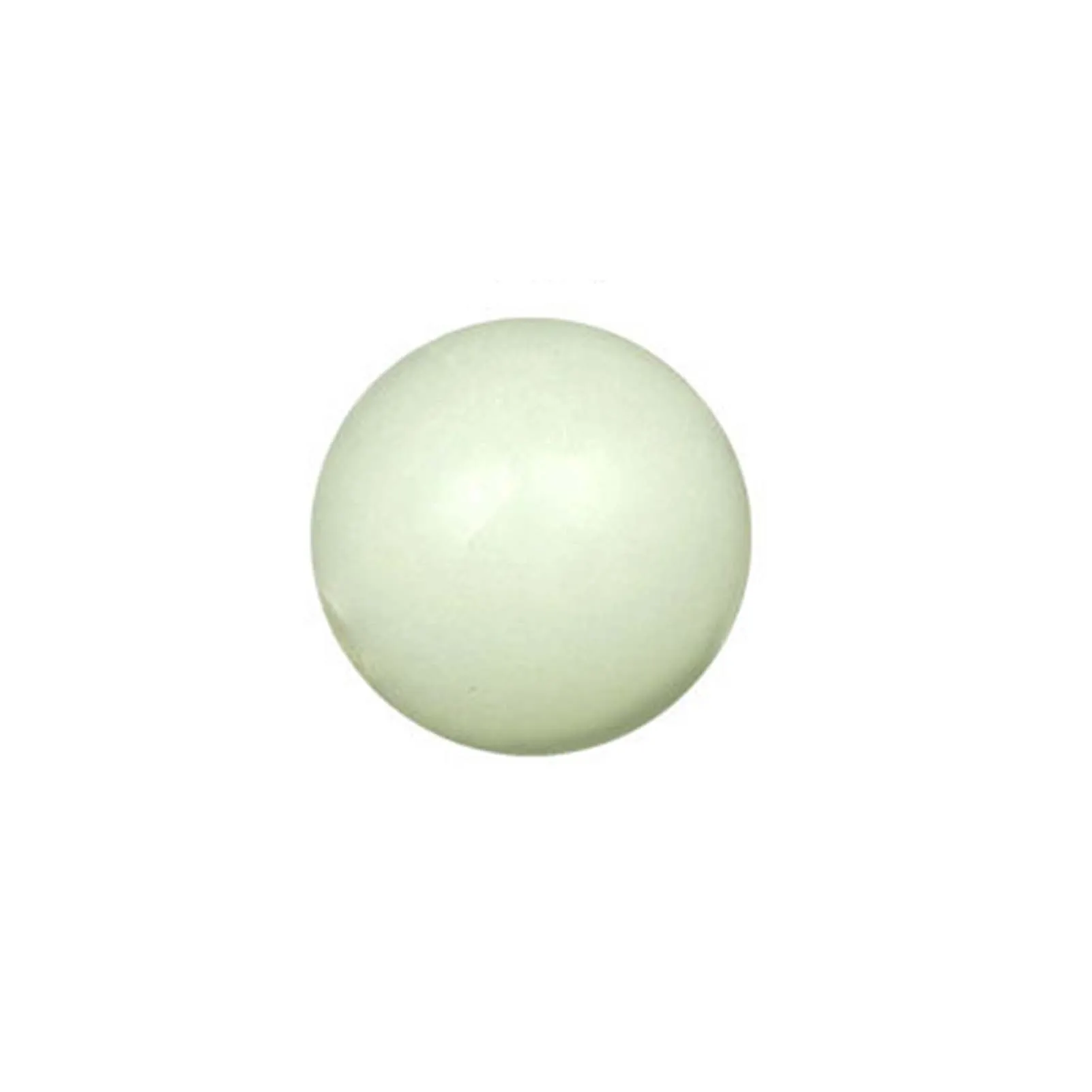 Una bola blanca suave con un acabado brillante