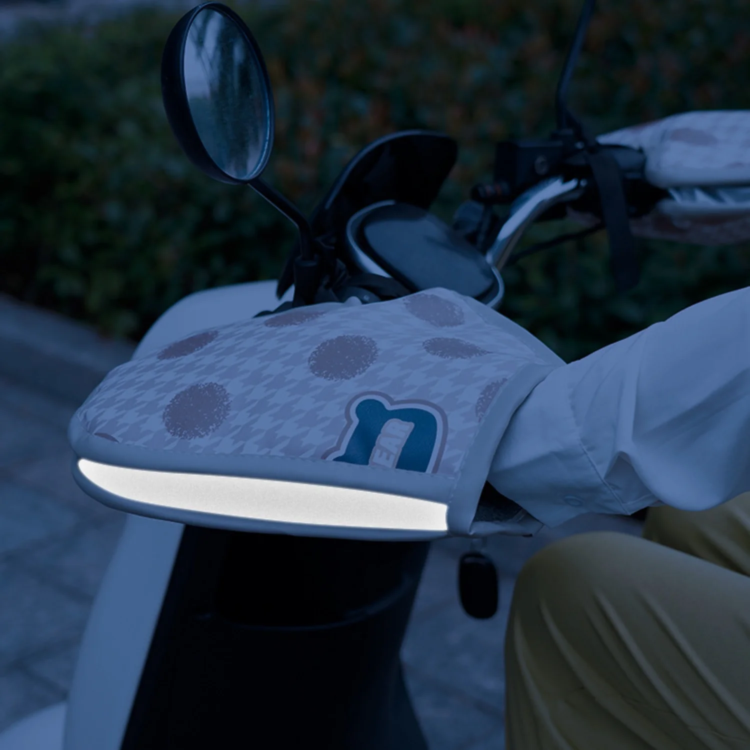 Guantes de manillar de invierno a la moda, manoplas de manillar de felpa gruesas universales para motocicleta, bicicleta eléctrica, guantes cálidos - imagen 2