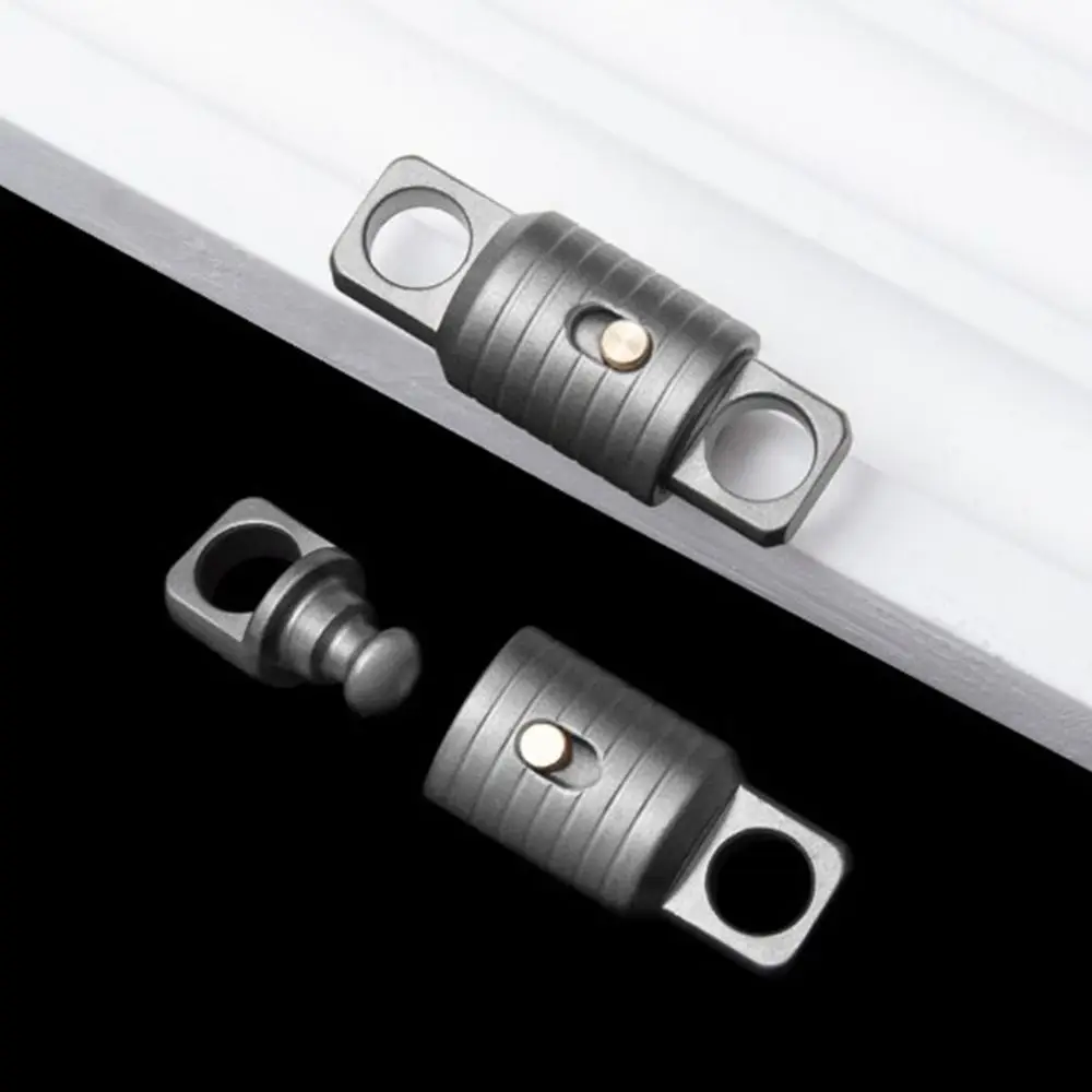 Llavero portátil de aleación de titanio de alta calidad ultraligero 360 ° Llavero giratorio para coche, llavero EDC, herramienta pequeña para exteriores