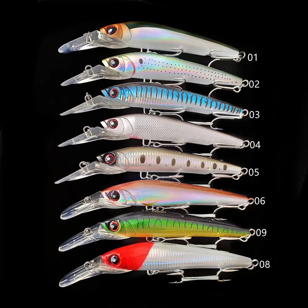 Una fila de señuelos de pescado con diferentes colores y tamaños.