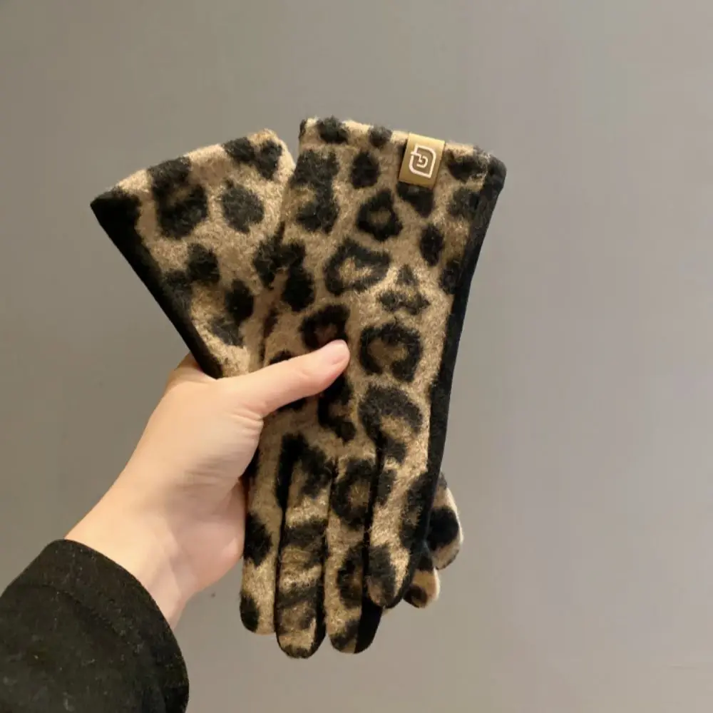 Guantes de cachemira con estampado de leopardo para mantener el calor, guantes de conducción a prueba de frío para mujer, manoplas a prueba de viento con pantalla táctil para motociclismo - imagen 3