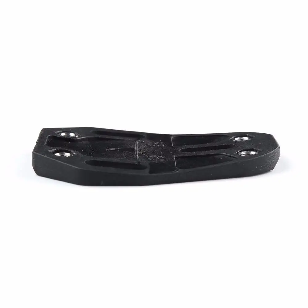 Un objeto de plástico negro con dos tornillos