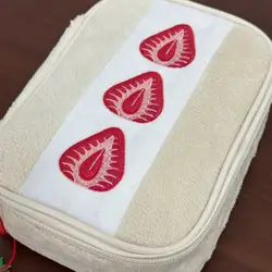 Estuche bordado diseño sándwich fresa – Multifuncional hogar y viaje