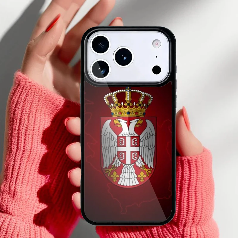 Detalle del diseño de la bandera serbia en la funda