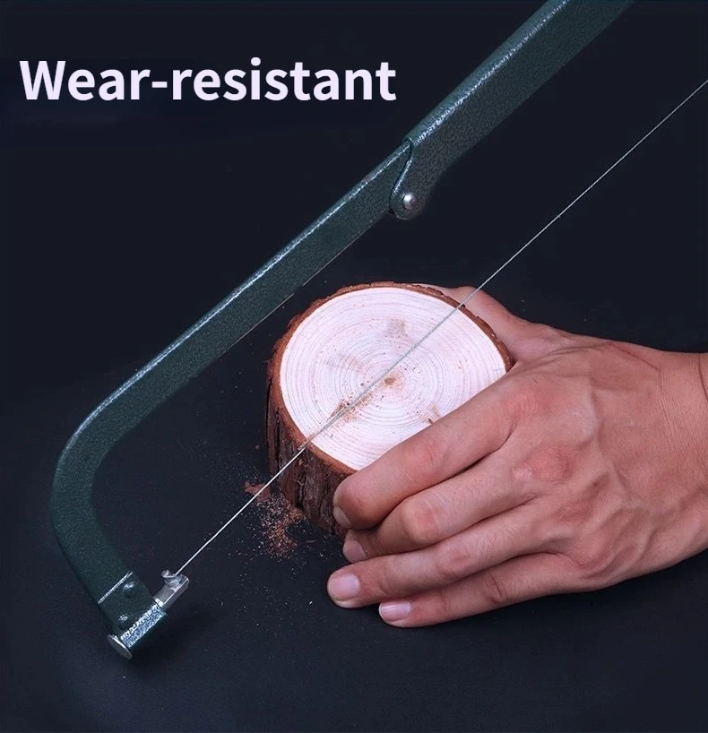 Una persona está utilizando una herramienta para cortar un trozo de madera.