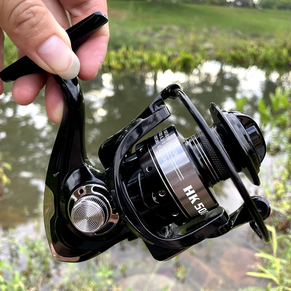 Experimente la emoción de la pesca con este carrete de alto rendimiento