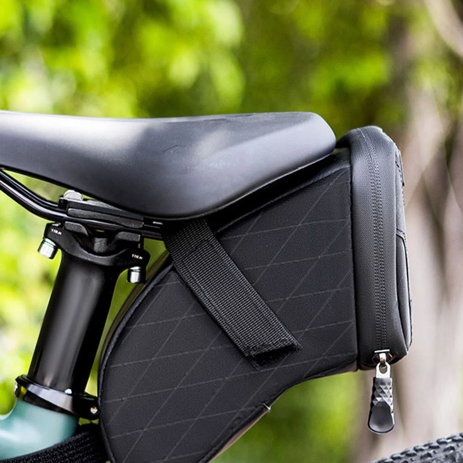 Bolsa para SILLÍN de bicicleta para conducción al aire libre, capacidad de 0,3l con correa segura, cremallera impermeable para herramientas, almacenamiento de neumáticos de repuesto - imagen 2