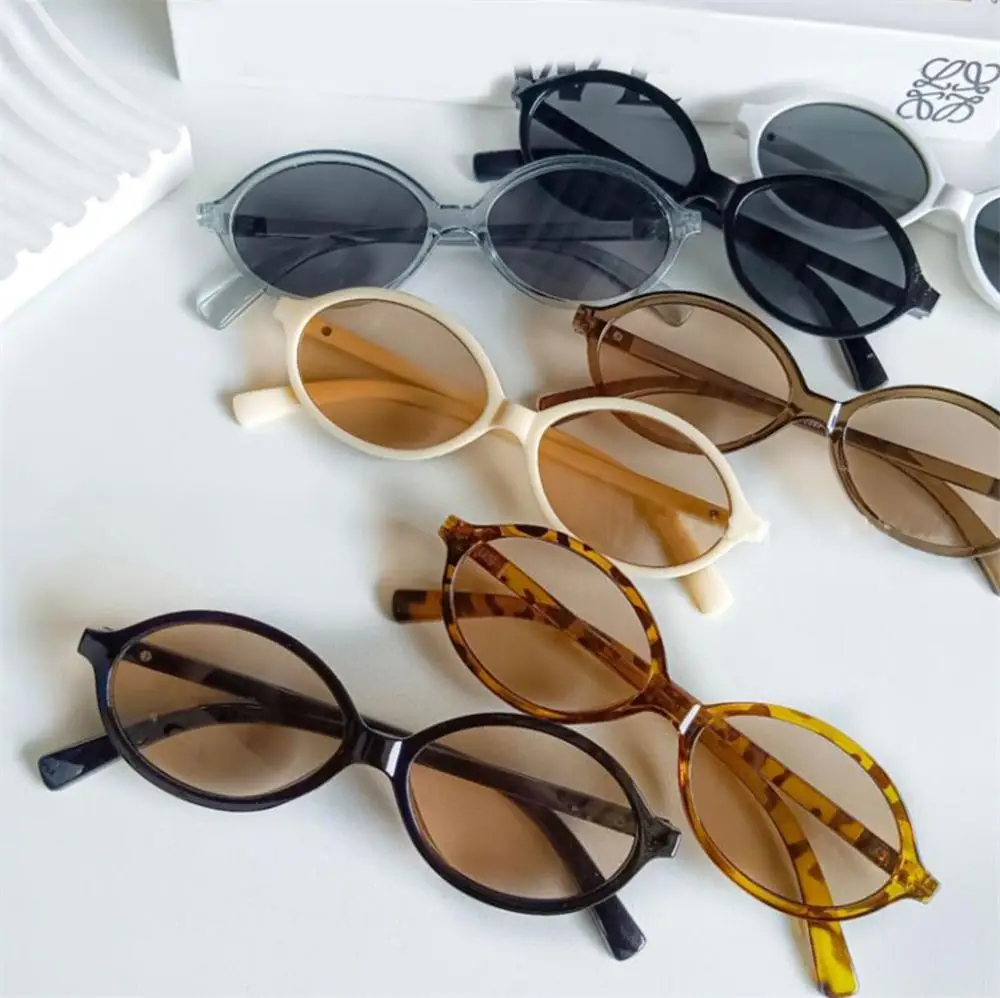 Gafas de sol ovaladas pequeñas Vintage para mujer, estilo Punk, protección UV, sombras de Hip Hop, tiro callejero - imagen 4