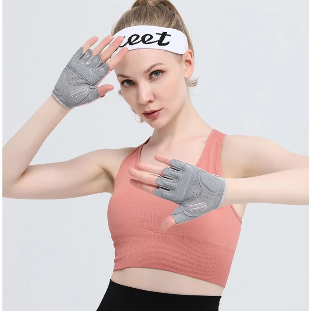 Manténgase activo con elegantes guantes de entrenamiento y un ajuste cómodo para cualquier rutina de ejercicios