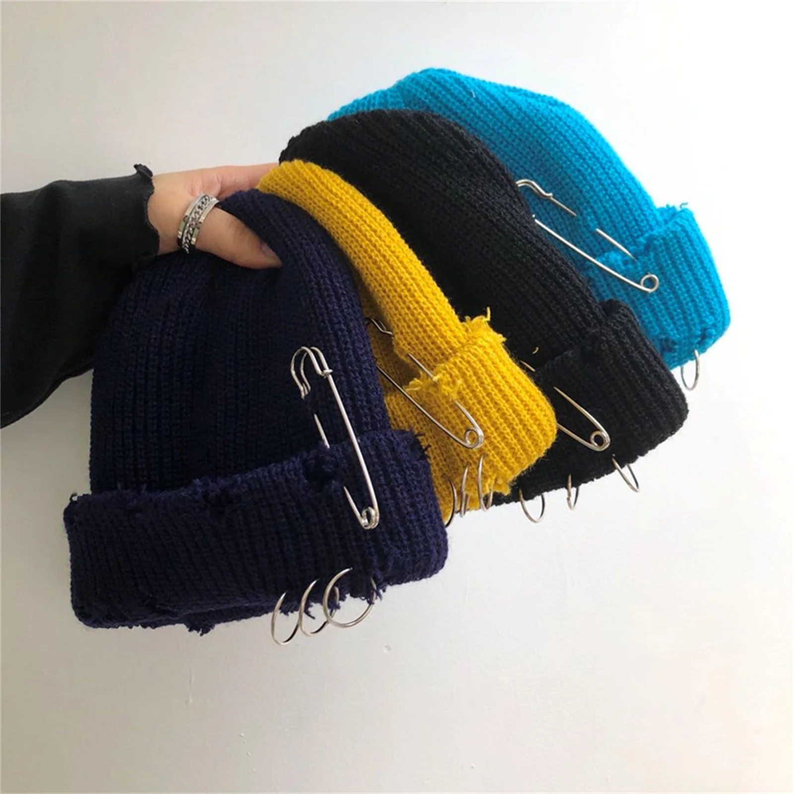 Gorro de punto cálido para invierno, gorro de hilo con Pin a la moda para hombres y mujeres, ciclismo al aire libre, Camping, senderismo, salida, gorros de punto cálidos a prueba de viento - imagen 4