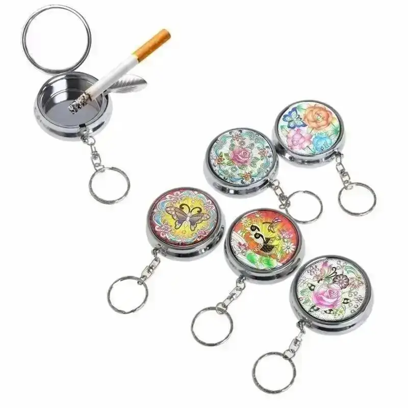 Cenicero redondo para cigarrillos, útil bolsillo portátil, Cenicero redondo de acero inoxidable con llavero AU (color aleatorio)
