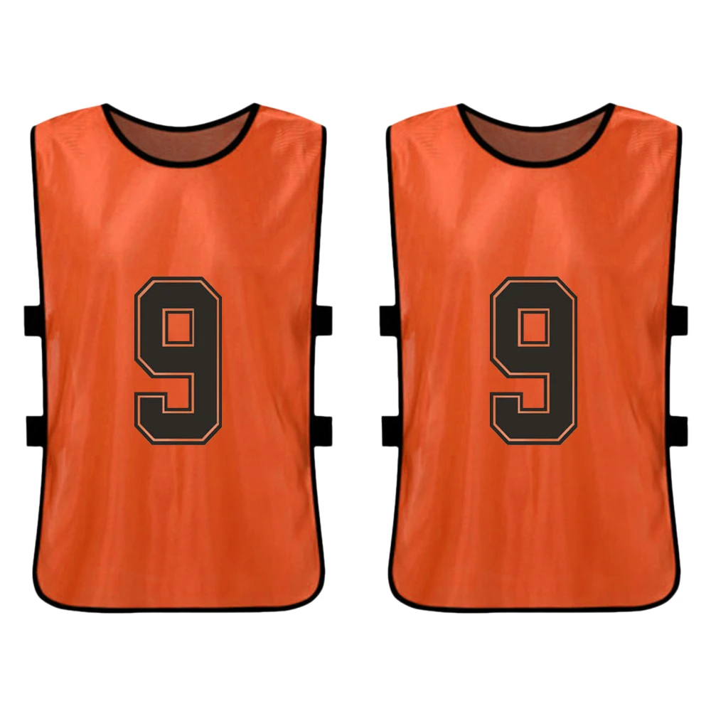 Chalecos deportivos de naranja con números negros 9