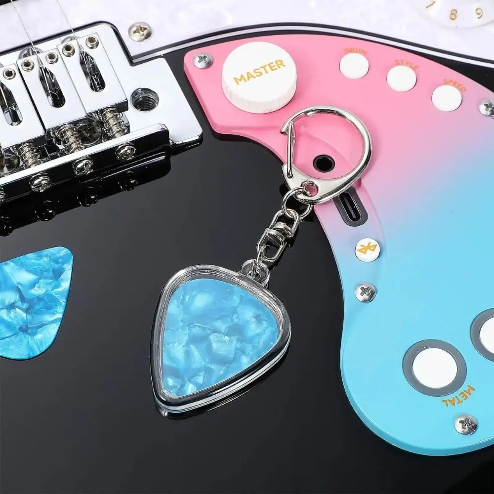 Porta púas acrílico transparente en forma de corazón con llavero - imagen 3