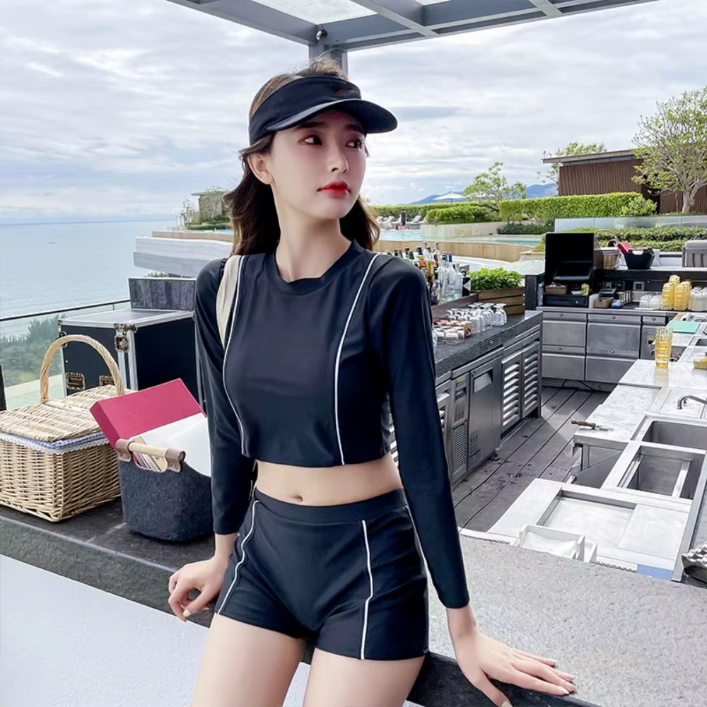 Bikini de cintura alta con shorts y protección solar para mujer