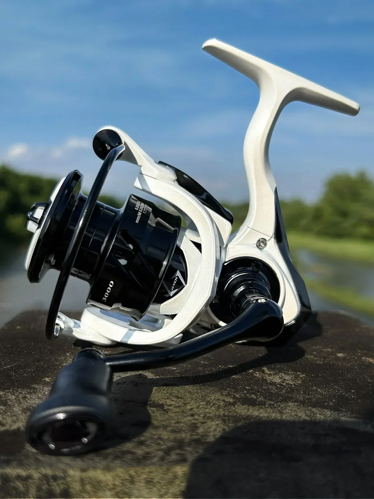 Experimente la emoción de la pesca con este carrete de cebas de alto rendimiento