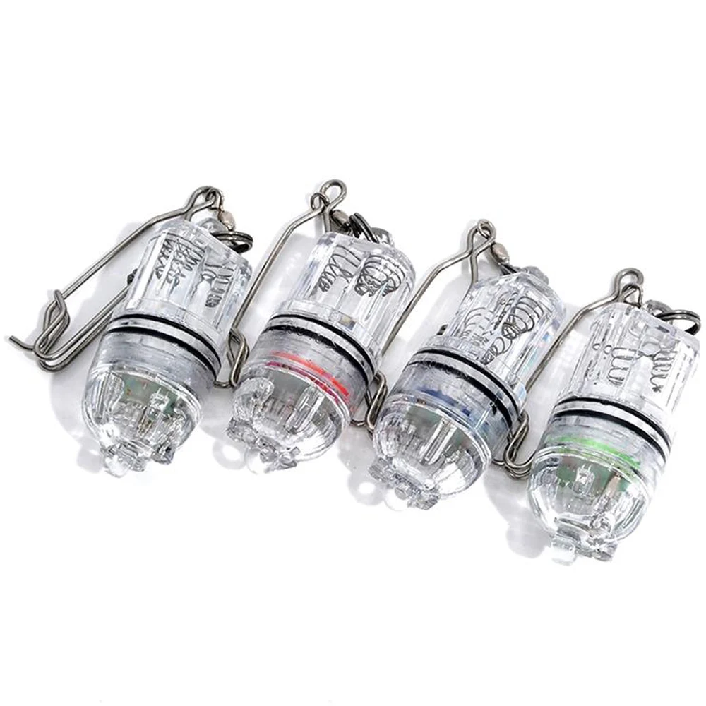 Cuatro bombillas de vidrio con ganchos de plata