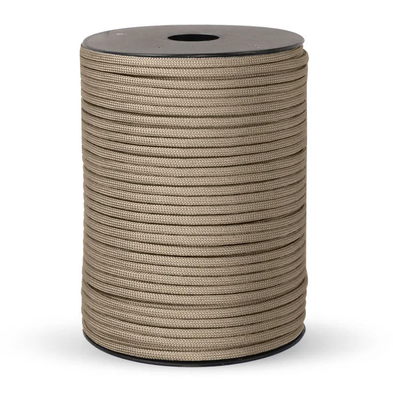 Paracord siendo usado en un nudo para fijación