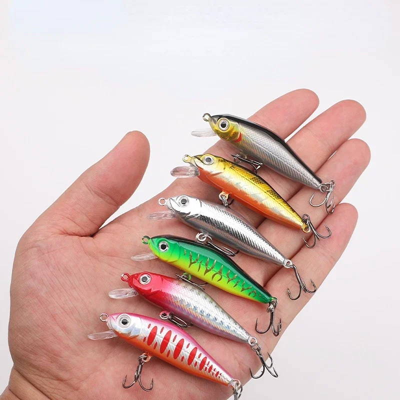 Señuelos de pesca modelo caliente de 5,5 cm y 4,5g, cebo duro de 6 colores para elegir, calidad profesional de pececillo, profundidad de 0,8-1,5 m, lubina cruzada - imagen 2