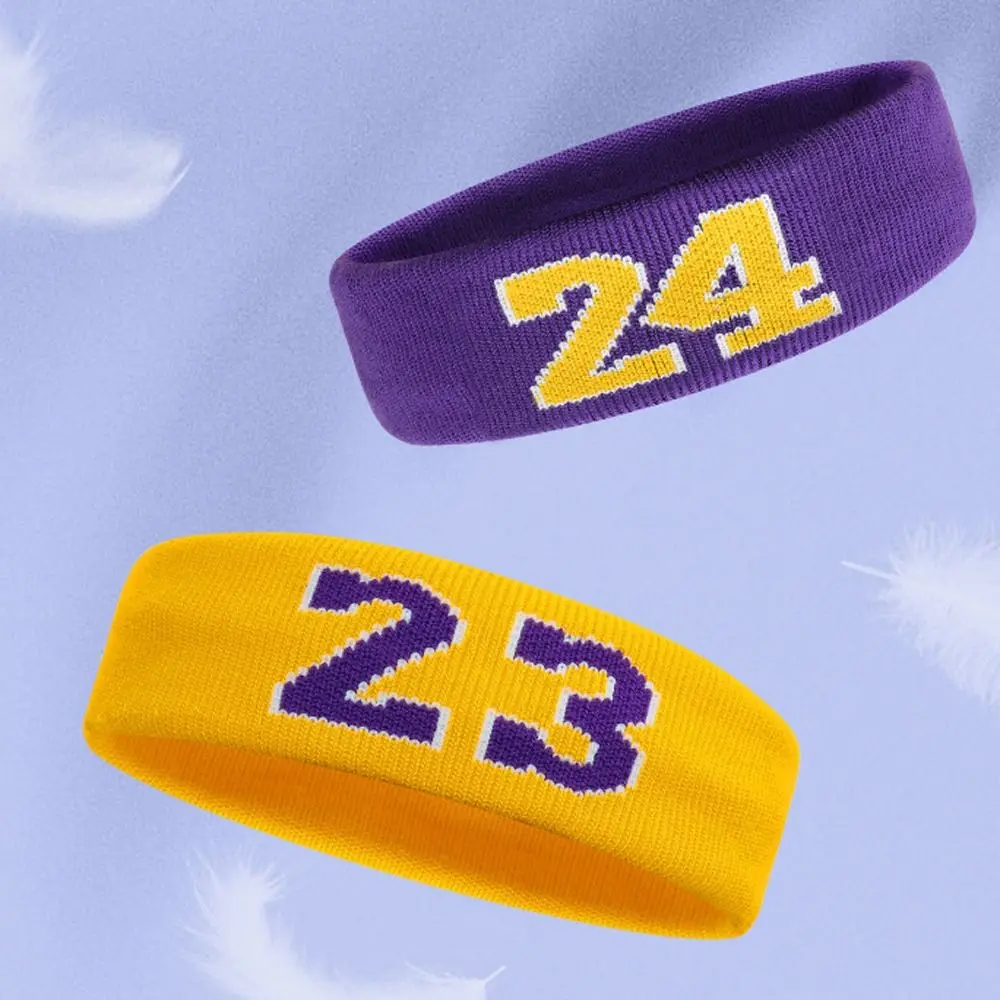 Dos diademas coloridas con los números 24 y 23 se muestran en ellas