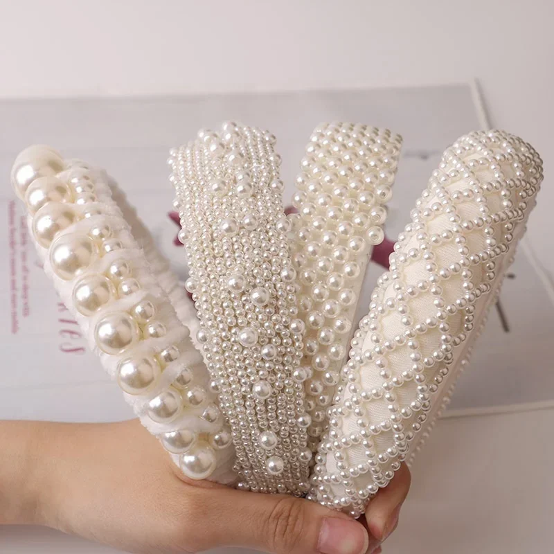 Diadema de perlas estilo retro con acabado brillante