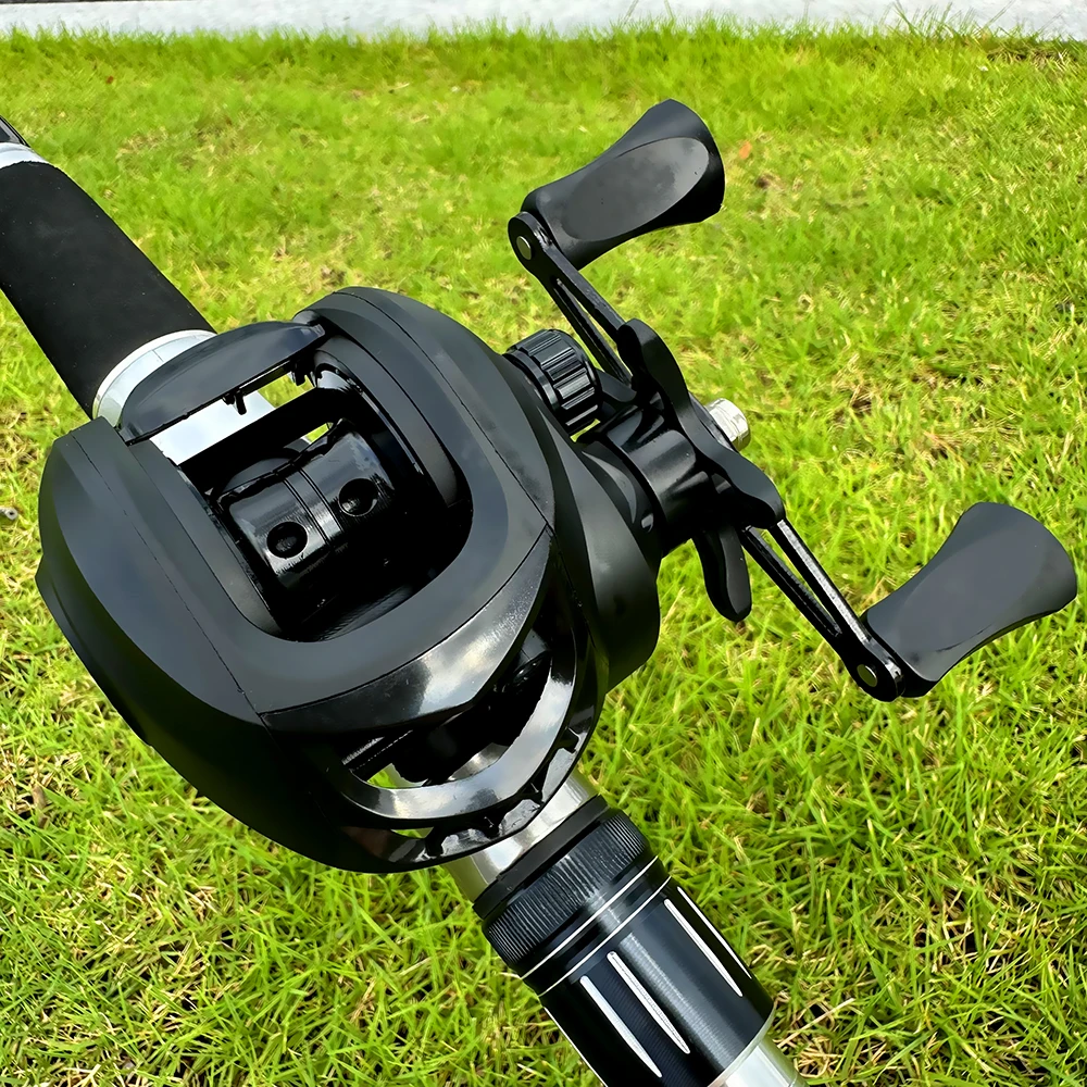 Carrete baitcasting detalle