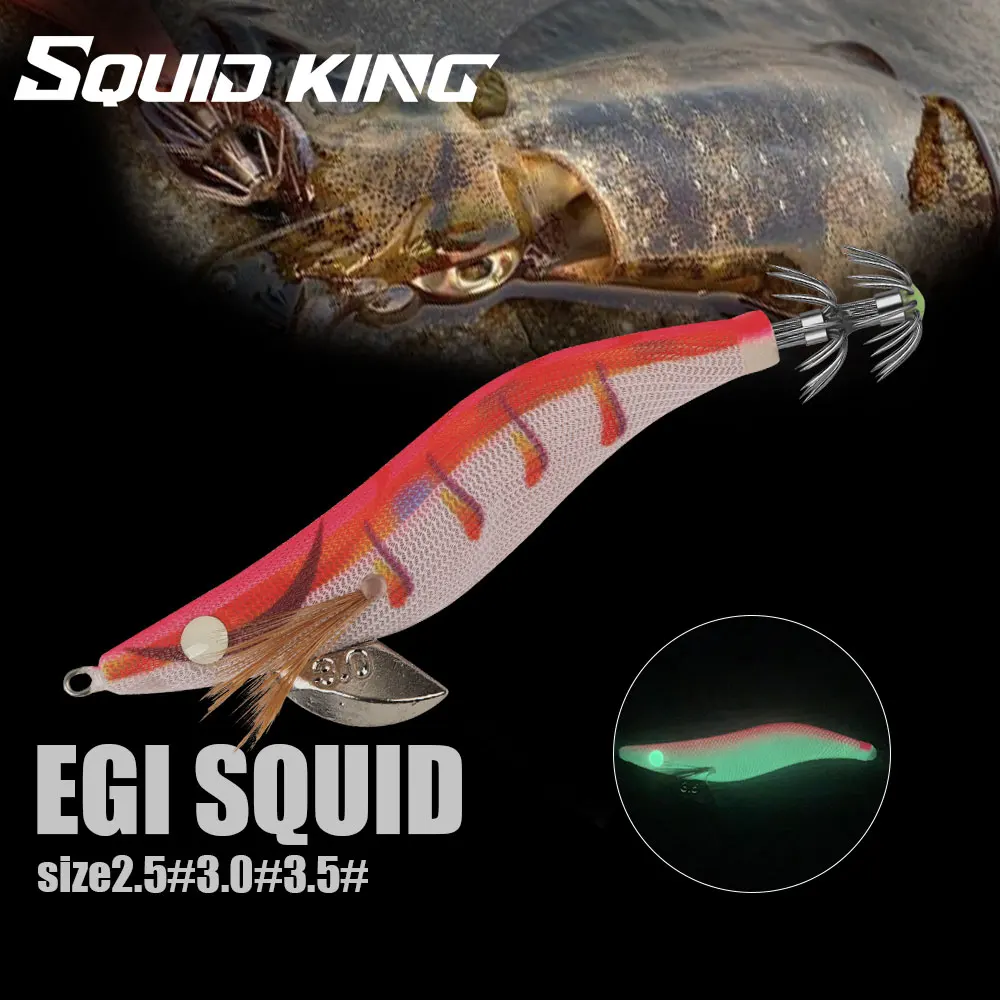 Un señuelo rey de calamar se muestra en una foto en blanco y negro