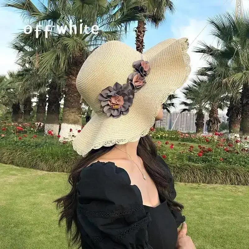 Nuevos sombreros de playa de verano a la moda para niña, sombrero tejido para el sol, nuevo sombrero coreano de flores para mujer, accesorios finos y transpirables, regalos creativos
