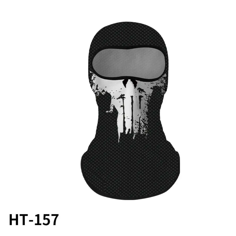 Esta elegante balaclava presenta un diseño de cráneo audaz para un aspecto nervioso moderno