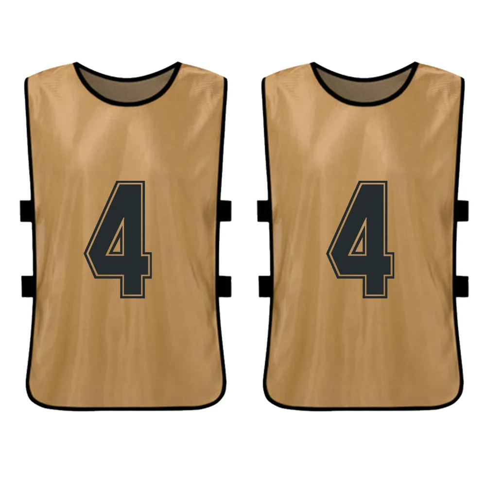 Estos son dos piñones beige con el número 4 impreso en ellos