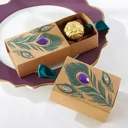 Caja de dulces de pavo real con diamantes para regalo de boda