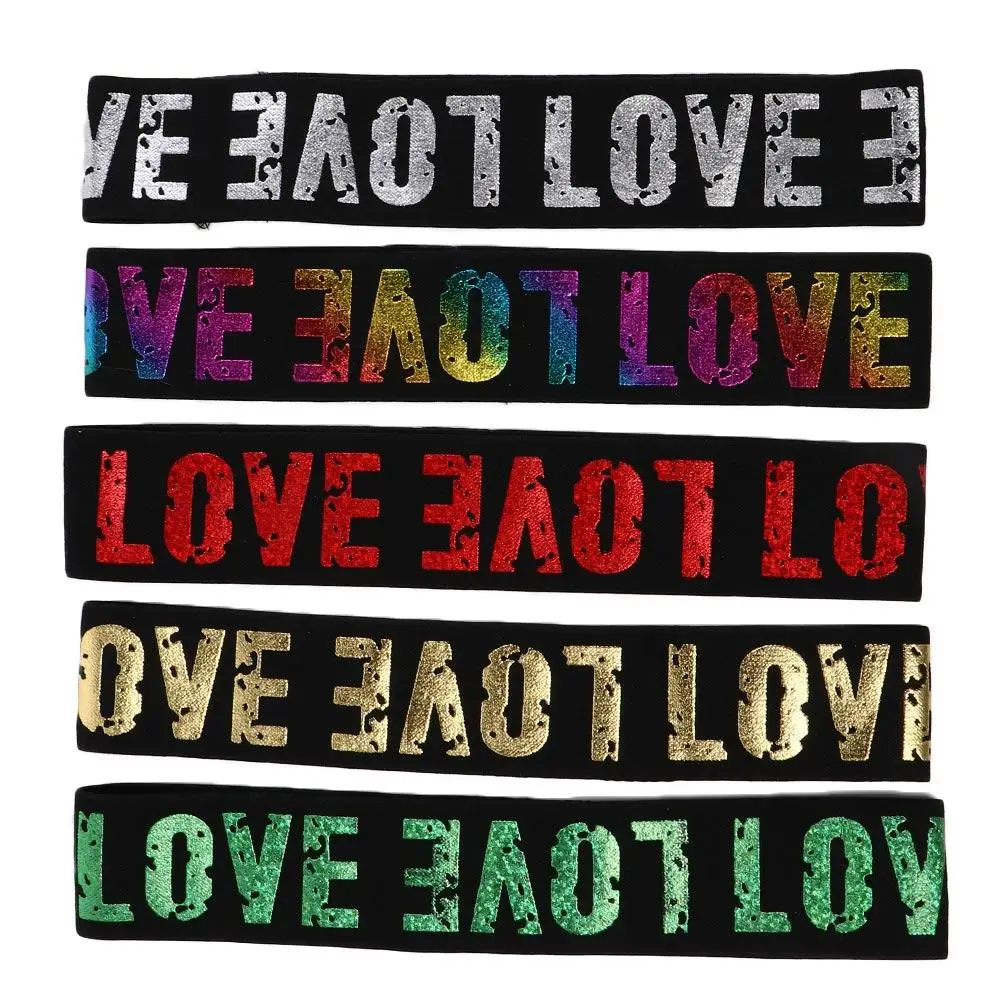 Difundir el amor y la positividad con mensajes coloridos vibrantes