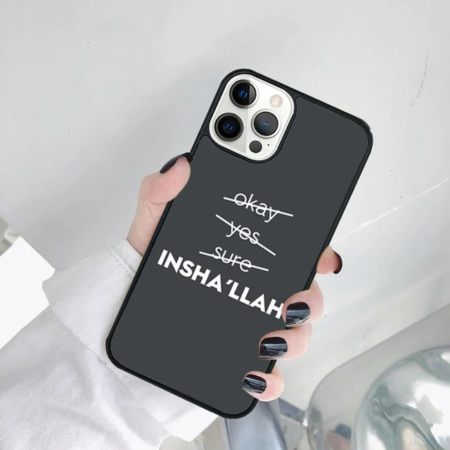 Funda colocada en un iPhone mostrando el ajuste perfecto
