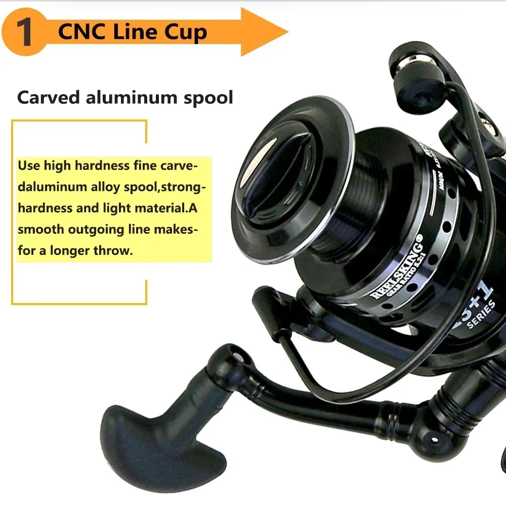 Un carrete de pesca negro y plateado con un mango