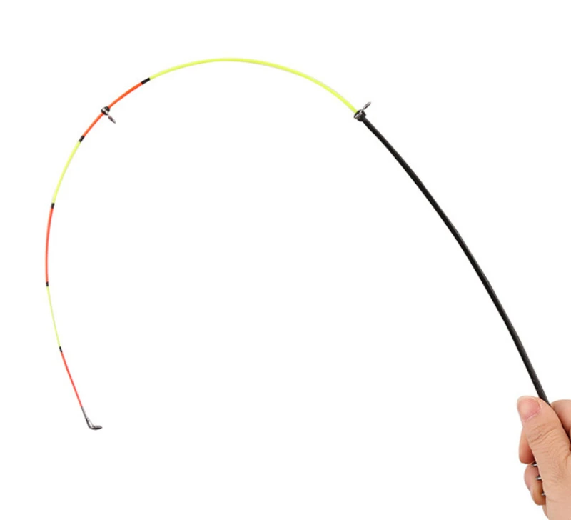 una caña de pesca curva con colores vibrantes ideales para entusiastas de la pesca