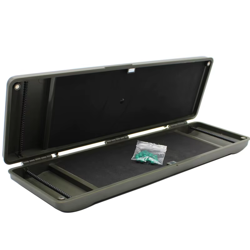 Una caja de almacenamiento portátil compacta diseñada para organizar y proteger artículos valiosos