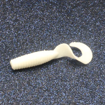 un cebo de plástico blanco diseñado para pescar