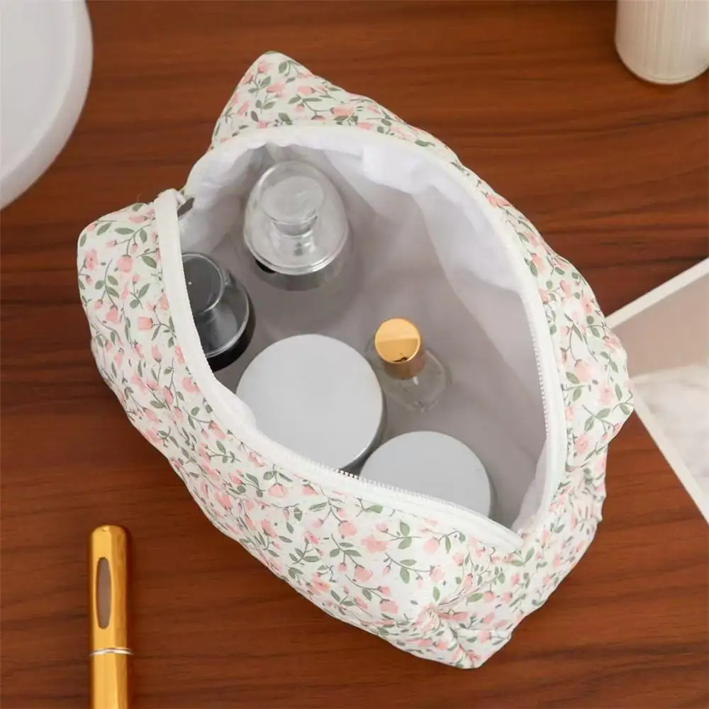 Bolsa de maquillaje acolchada Floral rosa, almacenamiento multiusos para monedas, bolsa de almacenamiento de cosméticos, organizador de artículos de tocador compacto portátil