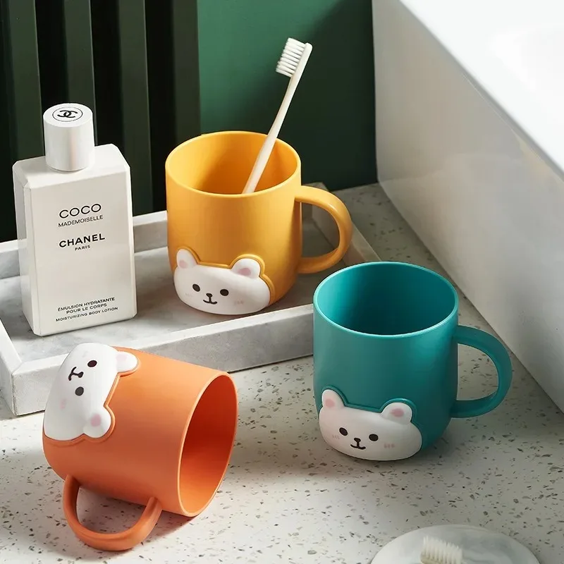 Taza de cepillo de dientes para baño de 1 a 2 piezas, oso para niños, dormitorio de estudiantes, gárgaras de dibujos animados, productos de plástico para niños, artículos para el hogar - imagen 2